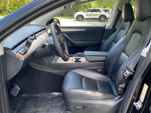 Used 2023 Tesla Model Y Long Range AWD/4WD image 19