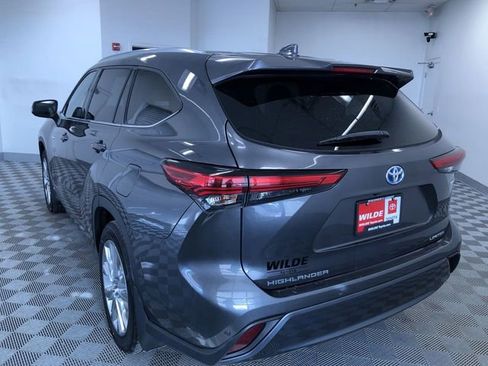 Used 2021 Toyota Highlander Limited image 12
