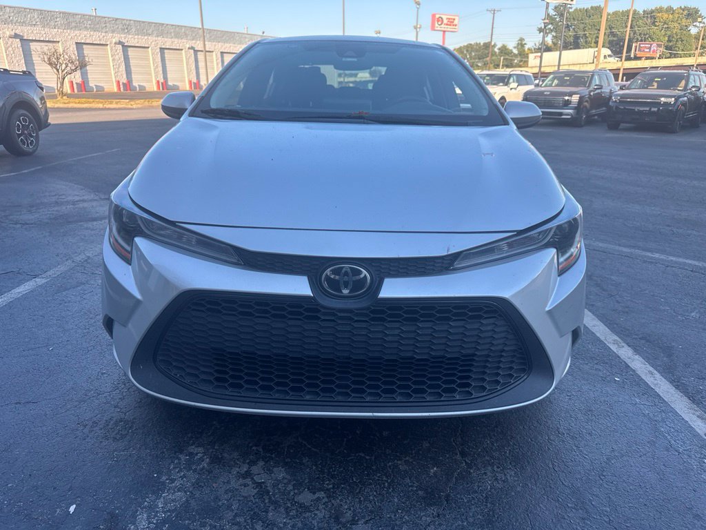 Used 2022 Toyota Corolla LE FWD image 2