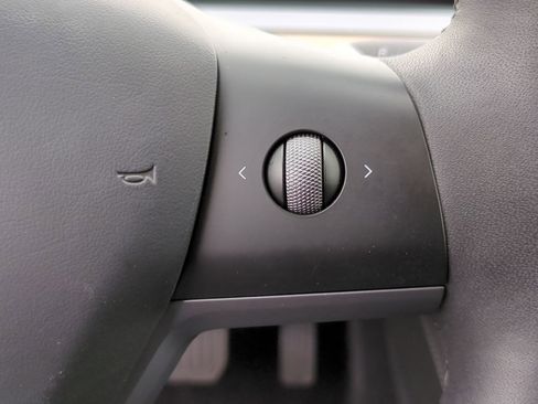 Used 2023 Tesla Model 3 Standard Range image 12