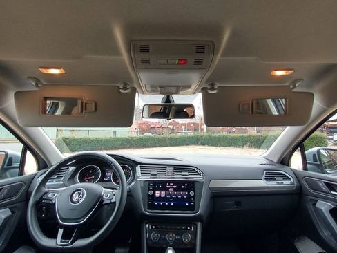 Used 2020 Volkswagen Tiguan SE image 49