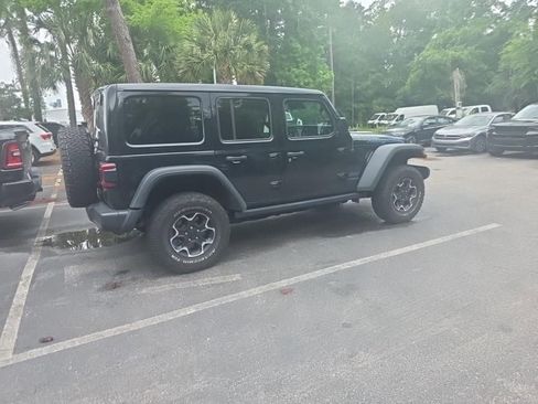 Used 2022 Jeep Wrangler Unlimited Rubicon 4xe w/ Cold Weather Group AWD/4WD image 8