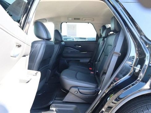 Certified 2025 Nissan Pathfinder SL w/ Cargo Package AWD/4WD image 23