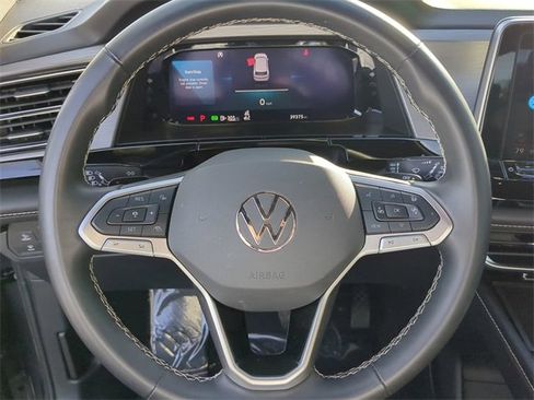 Certified 2024 Volkswagen Atlas Cross Sport SE image 30