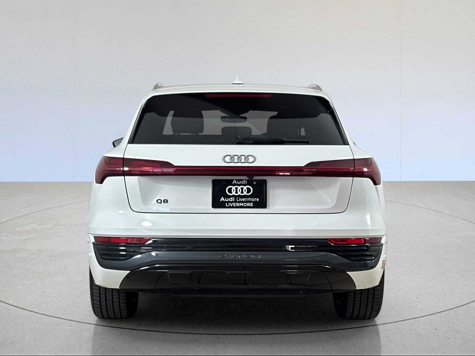 Used 2024 Audi Q8 e-tron Premium Plus AWD/4WD image 5