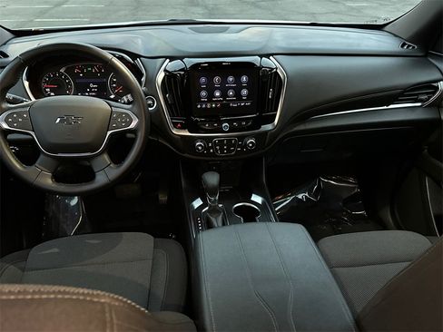 Used 2022 Chevrolet Traverse LT w/ Midnight/Sport Edition image 19