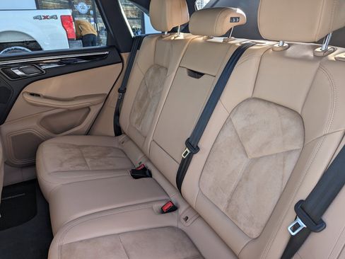 Used 2020 Porsche Macan image 41