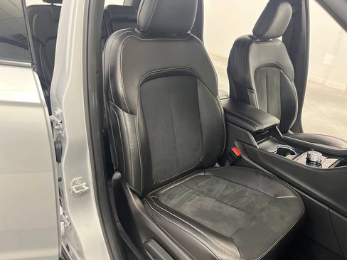 Used 2025 Jeep Grand Cherokee Altitude AWD/4WD image 28