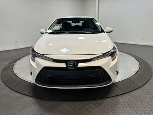 Used 2025 Toyota Corolla LE FWD image 4