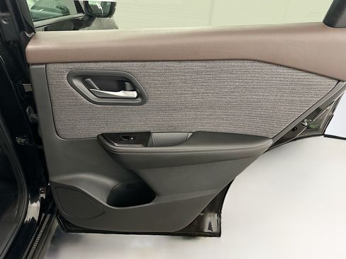 Used 2021 Nissan Rogue SV AWD/4WD image 30