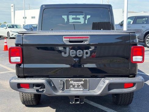 Used 2025 Jeep Gladiator Sport AWD/4WD image 6