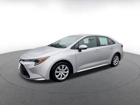 Used 2025 Toyota Corolla LE image 8