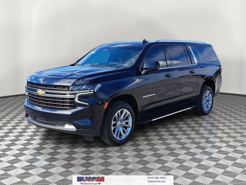 Used 2023 Chevrolet Suburban LT image 2