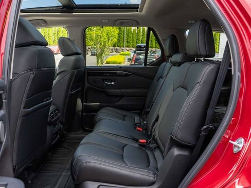 New 2025 Honda Pilot Touring image 11
