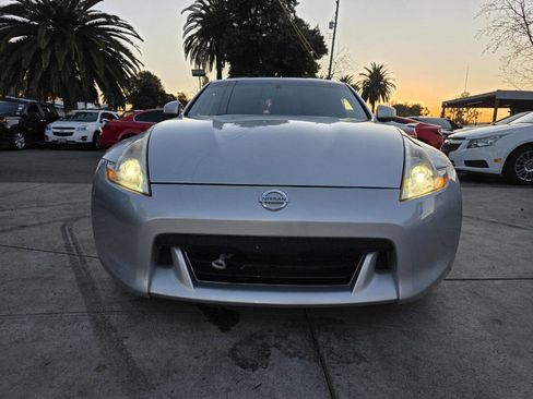 Used 2009 Nissan 370Z Touring w/ Sport Pkg image 2