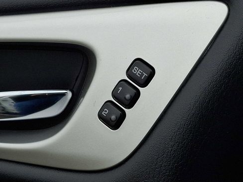 Used 2020 Nissan Pathfinder Platinum image 30