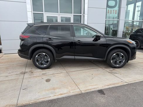 Used 2024 Nissan Rogue SV AWD/4WD image 11