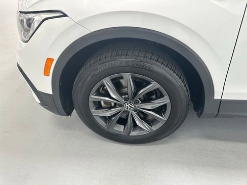 Used 2023 Volkswagen Tiguan SE AWD/4WD image 16