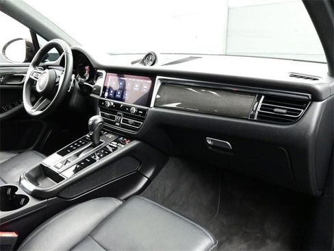 Certified 2022 Porsche Macan image 19