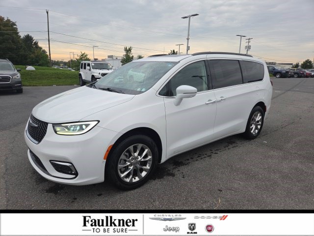 Used 2022 Chrysler Pacifica Touring-L w/ Uconnect Theater Family Group AWD/4WD image 1