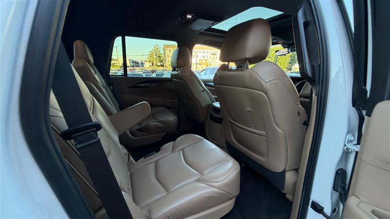 Used 2020 Cadillac Escalade Platinum AWD/4WD image 11