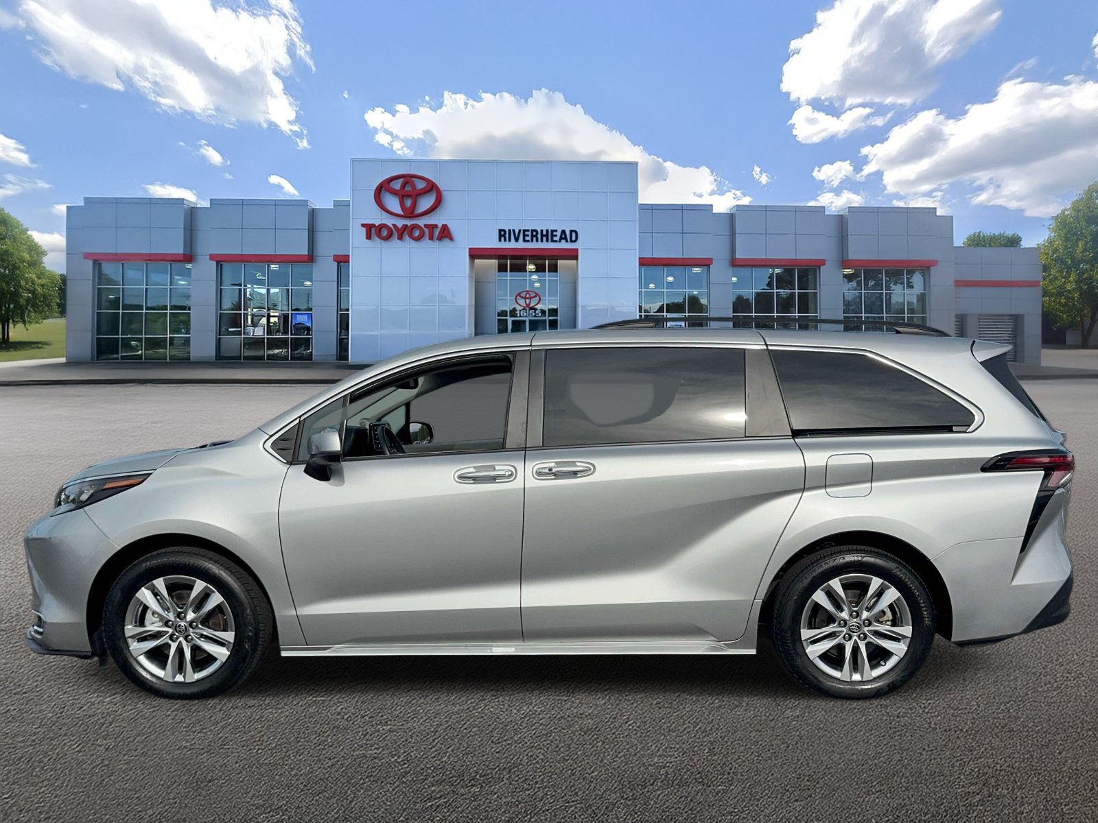 Certified 2024 Toyota Sienna XLE w/ XLE Plus Package AWD/4WD image 4