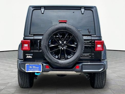 Used 2022 Jeep Wrangler Unlimited Sahara w/ Cold Weather Group AWD/4WD image 4
