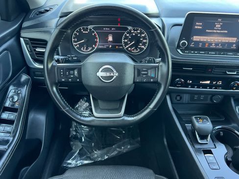 Used 2025 Nissan Rogue SV image 16