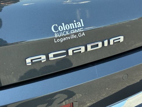 Used 2021 GMC Acadia Denali w/ Denali Technology Package FWD image 11