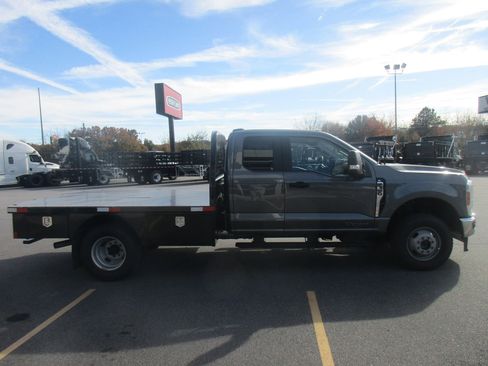 New 2026 Ford F350 XL w/ XL Chrome Package image 4