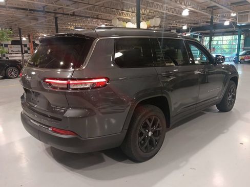 Used 2022 Jeep Grand Cherokee L Limited AWD/4WD image 12
