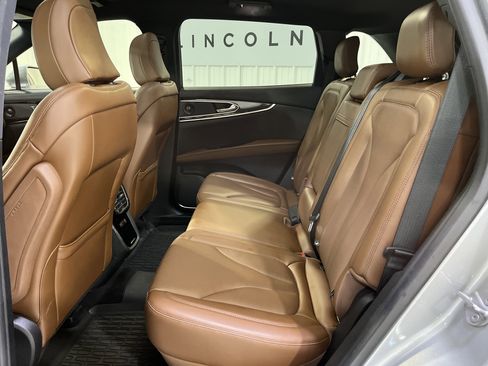 Used 2022 Lincoln Nautilus Reserve image 8