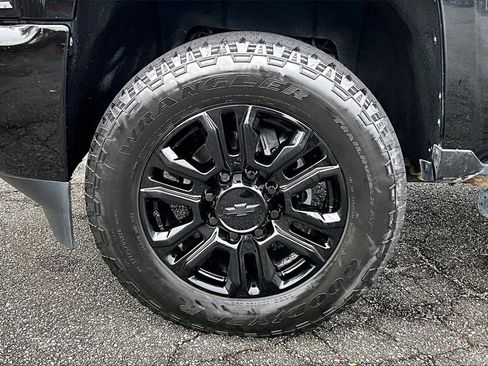 Used 2017 Chevrolet Silverado 2500 LTZ w/ Midnight Edition image 29