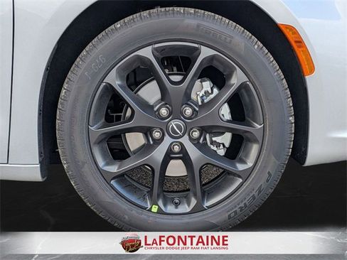 New 2026 Chrysler Pacifica Select w/ S Appearance Package image 31