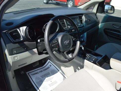 Used 2017 Kia Sedona LX FWD image 14