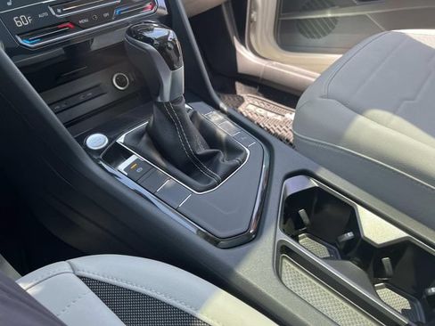 New 2026 Volkswagen Taos SE FWD image 22