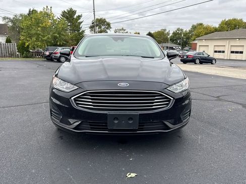 Used 2019 Ford Fusion SE image 2