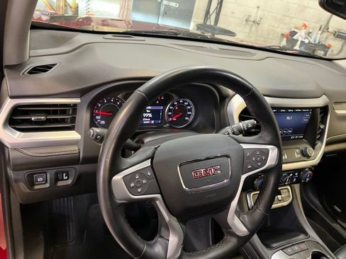 Used 2023 GMC Acadia SLT AWD/4WD image 16