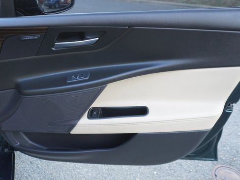 Used 2017 Jaguar XE Prestige image 29