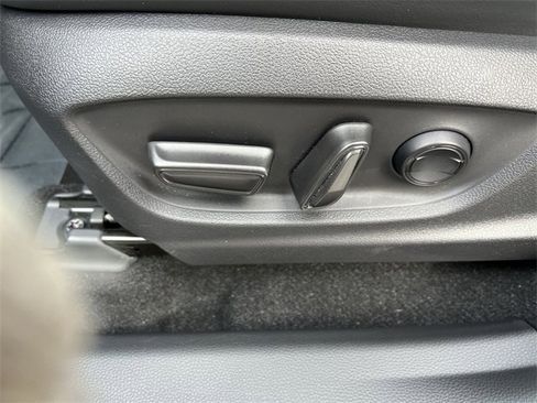 Used 2025 Toyota Crown Signia image 10