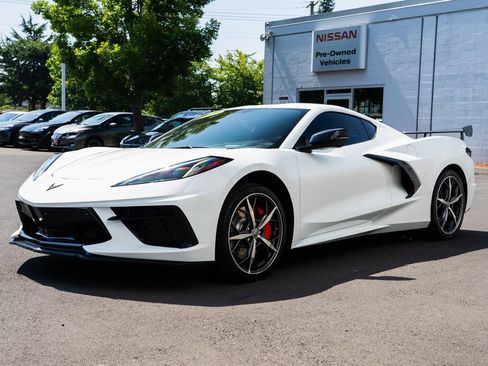 Used 2022 Chevrolet Corvette Stingray Preferred Cpe w/ Z51 Performance Package RWD image 3