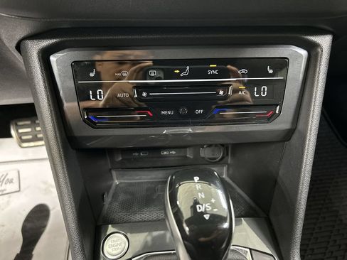 Certified 2022 Volkswagen Tiguan SE R-Line AWD/4WD image 16