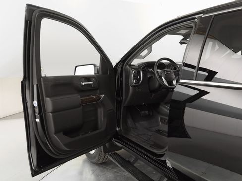 Used 2020 GMC Sierra 2500 SLE w/ SLE Value Package; image 12