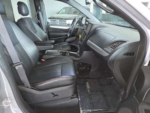 Used 2017 Dodge Grand Caravan GT FWD image 29