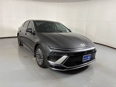 Used 2025 Hyundai Sonata Limited image 47