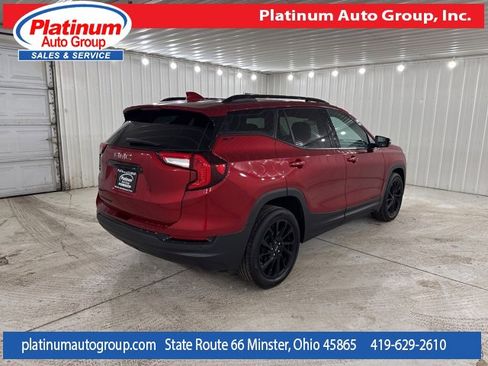 Used 2024 GMC Terrain SLT w/ Elevation Edition image 5