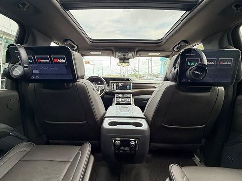 Used 2023 GMC Yukon XL Denali w/ Denali Reserve Package RWD image 13