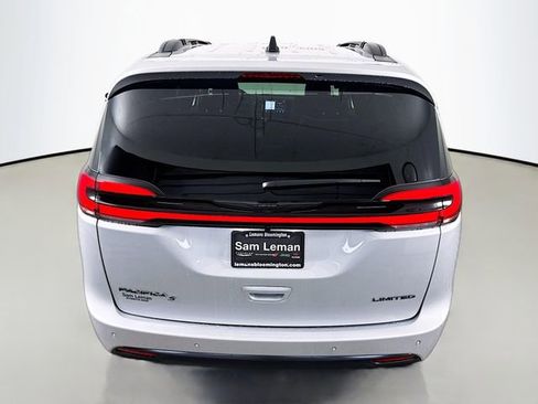 New 2026 Chrysler Pacifica Limited image 6