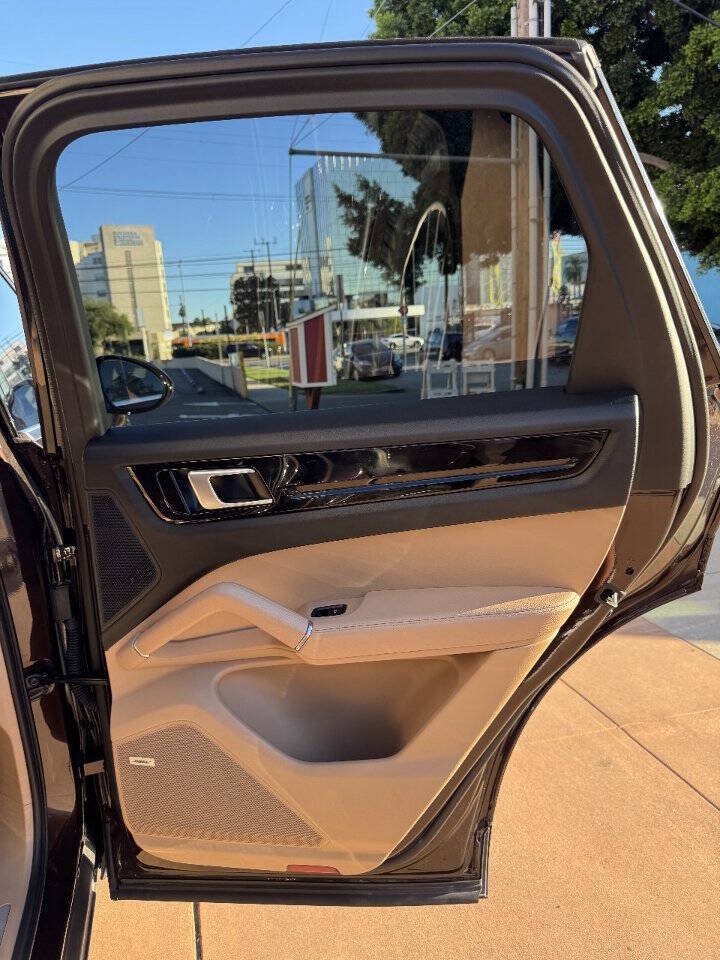 Used 2019 Porsche Cayenne S AWD/4WD image 27