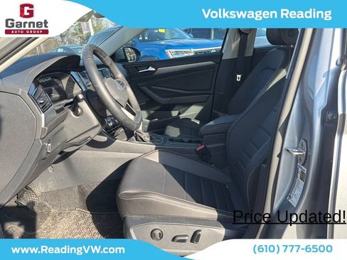 Certified 2023 Volkswagen Jetta SE FWD image 9